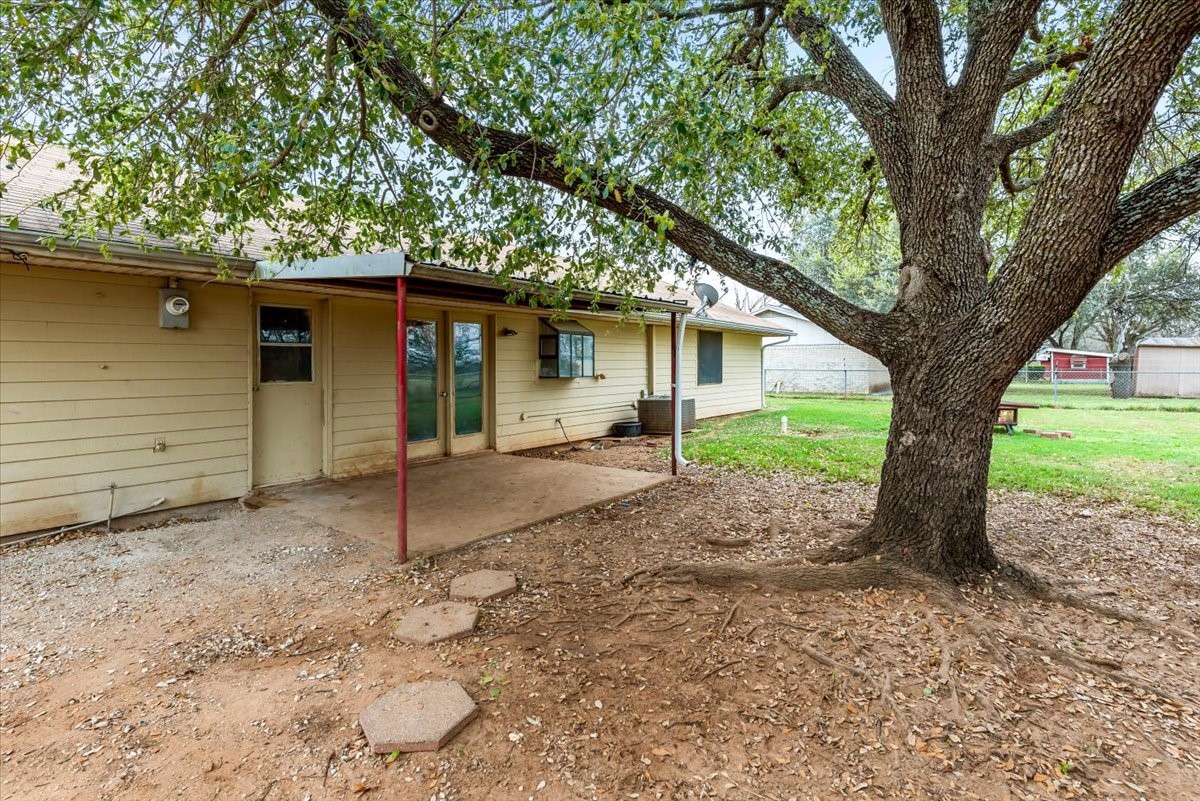600 S Colorado Street Whitney TX 76692
