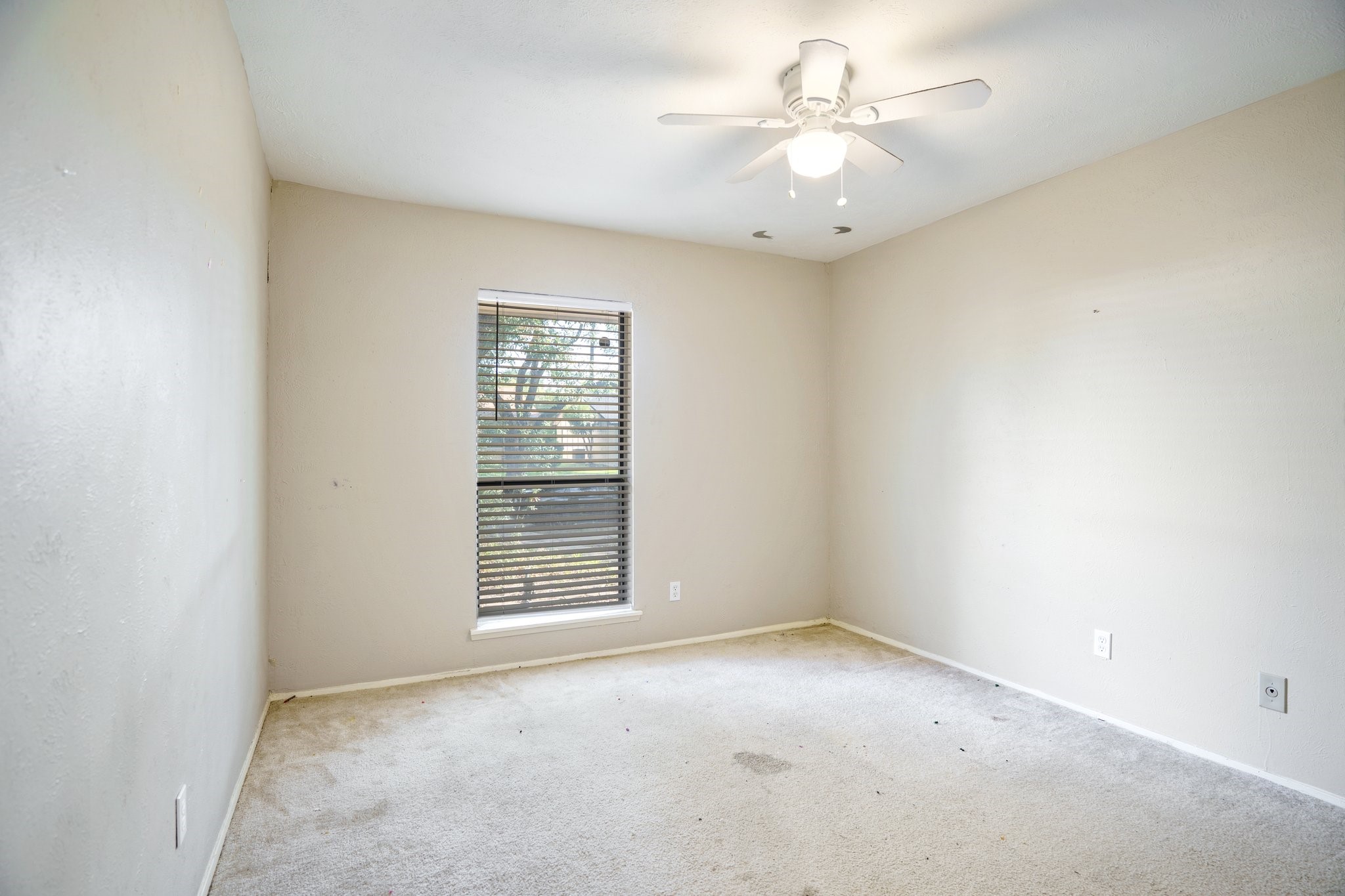 745 Oakland Street Grand Prairie TX 75052