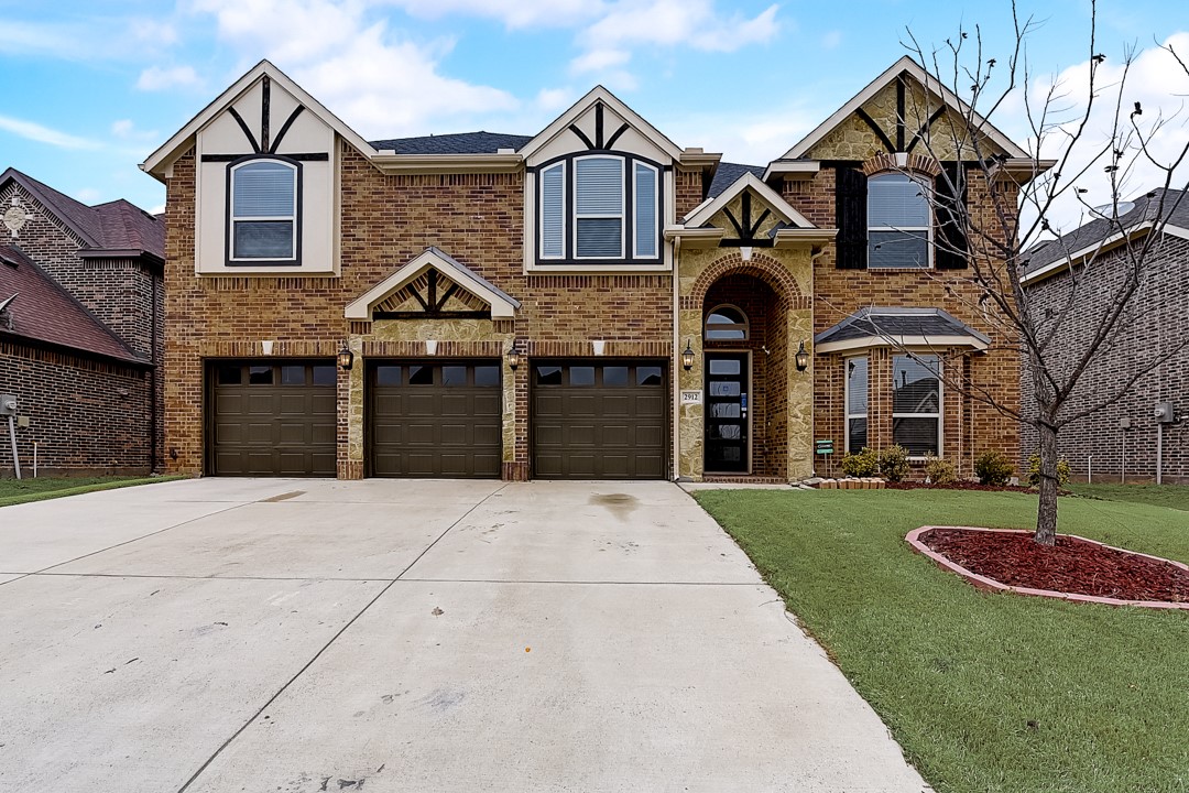 2912 Pino Grand Prairie TX 75054