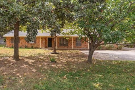 417 W Mccart Street Krum TX 76249