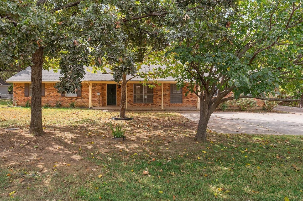 417 W Mccart Street Krum TX 76249