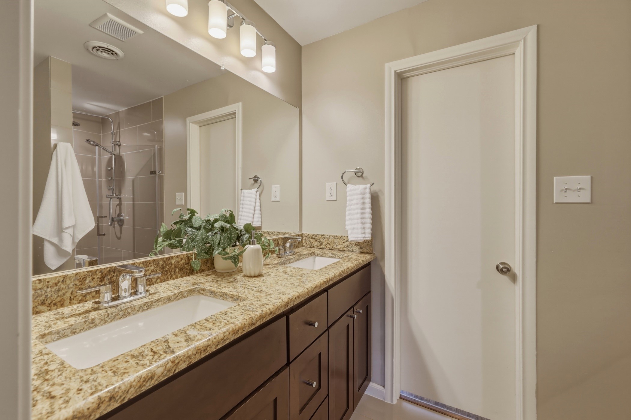 6338 Town Hill Lane Dallas TX 75214