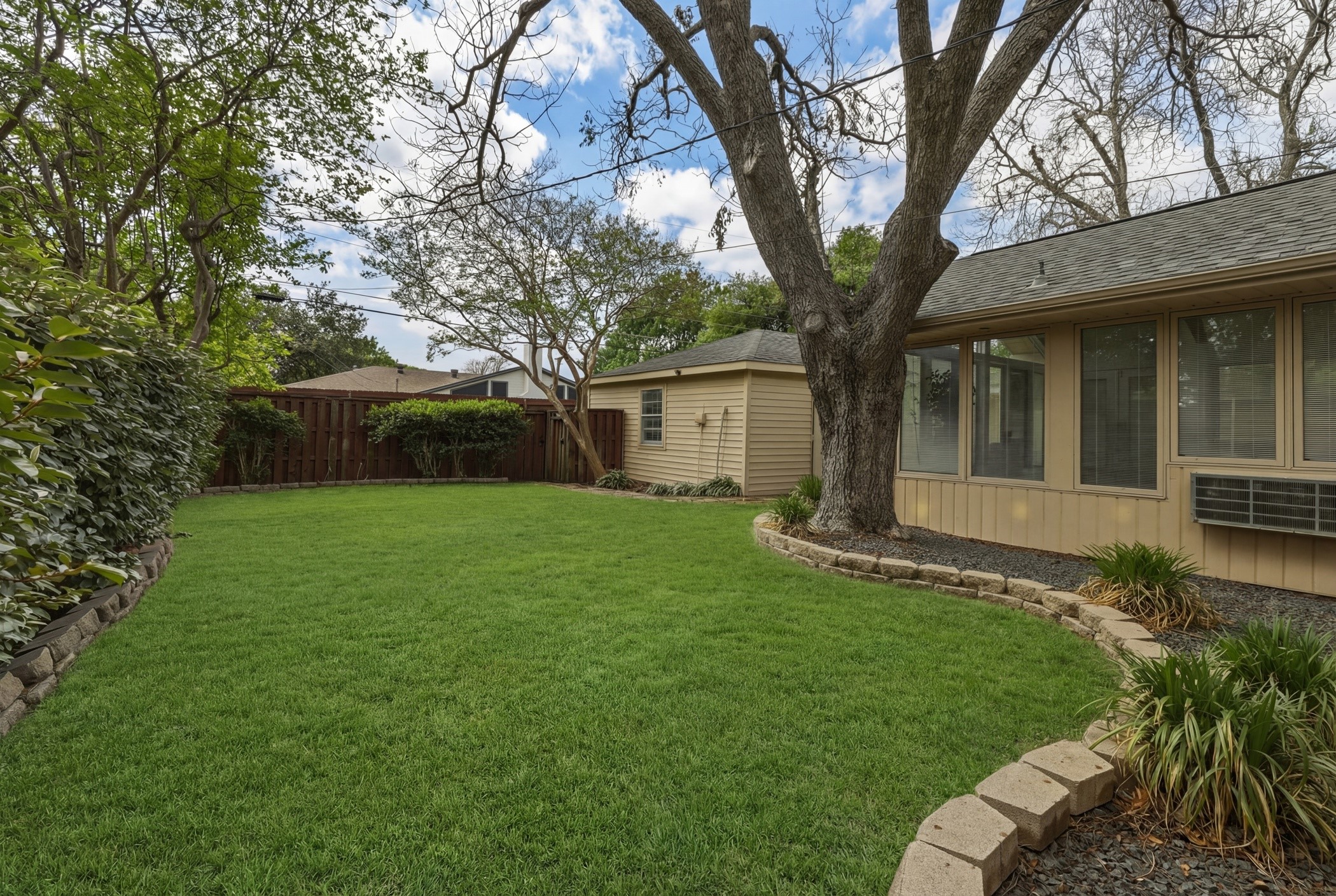 6338 Town Hill Lane Dallas TX 75214