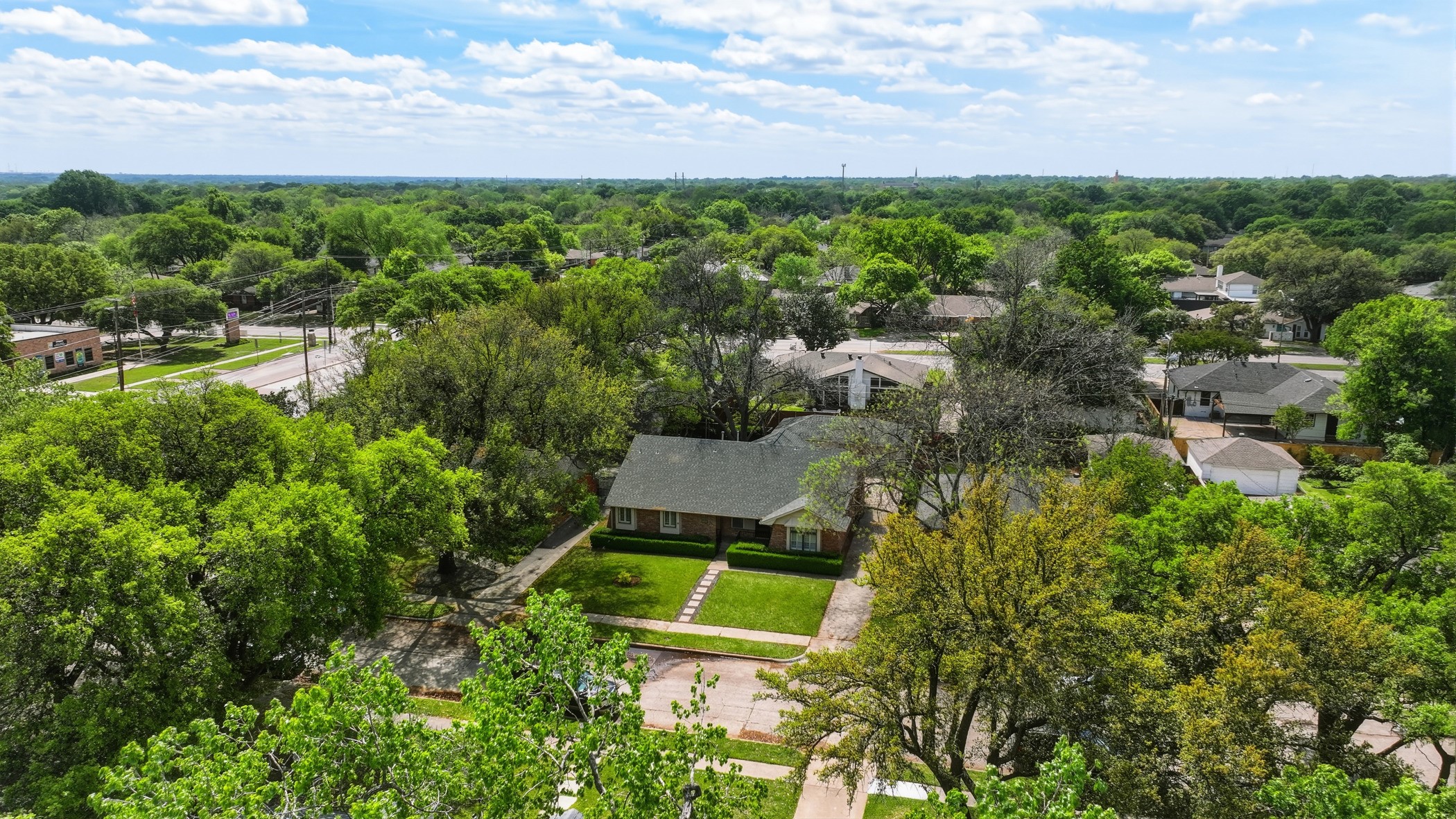 6338 Town Hill Lane Dallas TX 75214