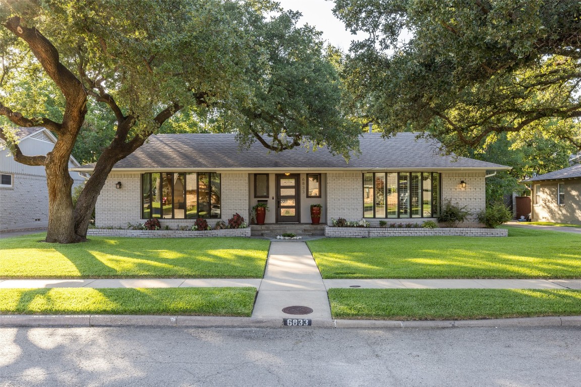 6833 Whitehill Street Dallas TX 75231
