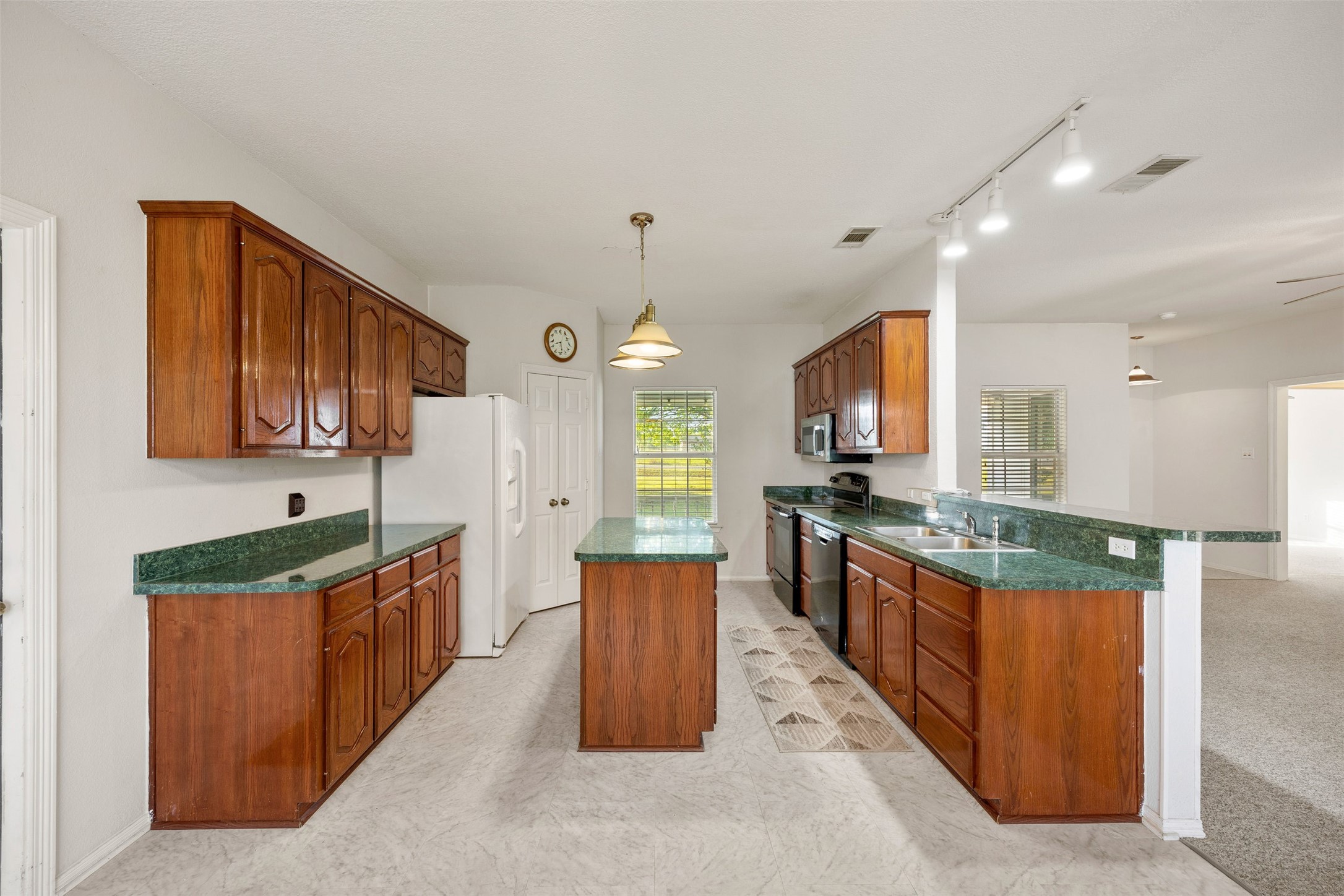 302 Blue Ribbon Road Waxahachie TX 75165
