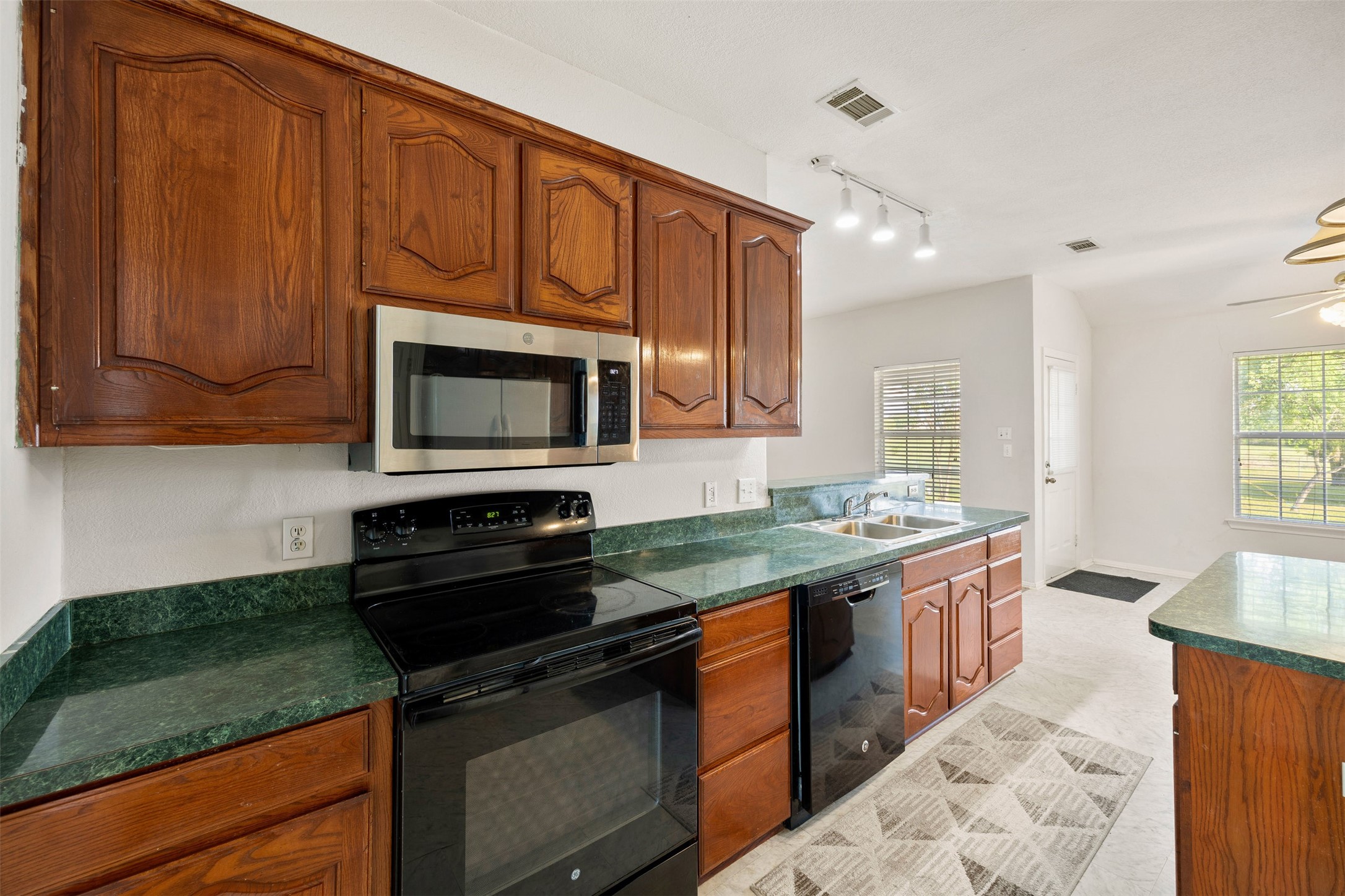302 Blue Ribbon Road Waxahachie TX 75165