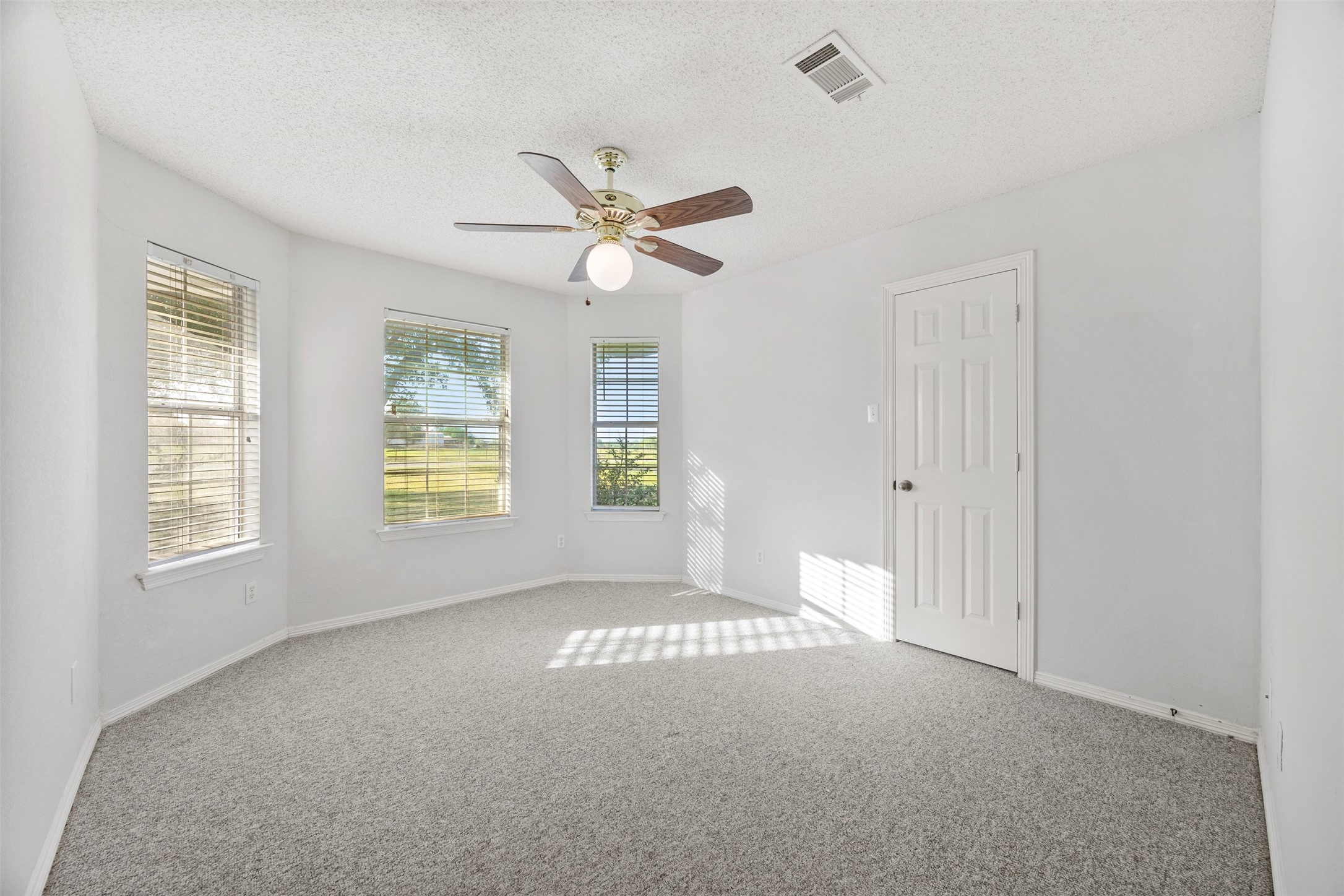 302 Blue Ribbon Road Waxahachie TX 75165