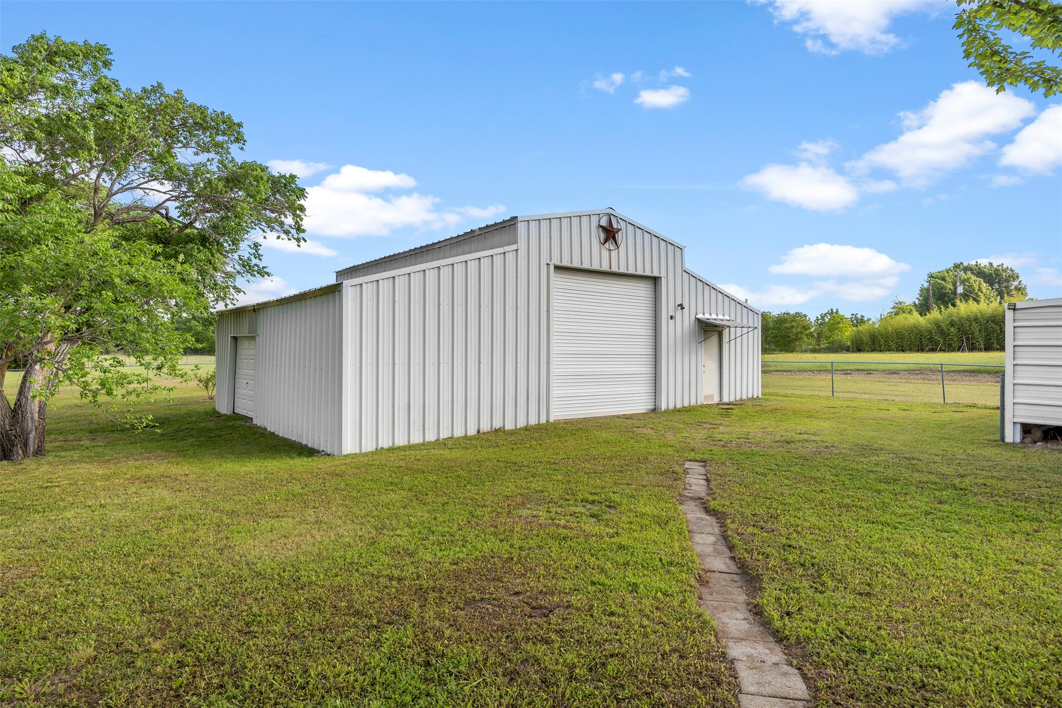 302 Blue Ribbon Road Waxahachie TX 75165