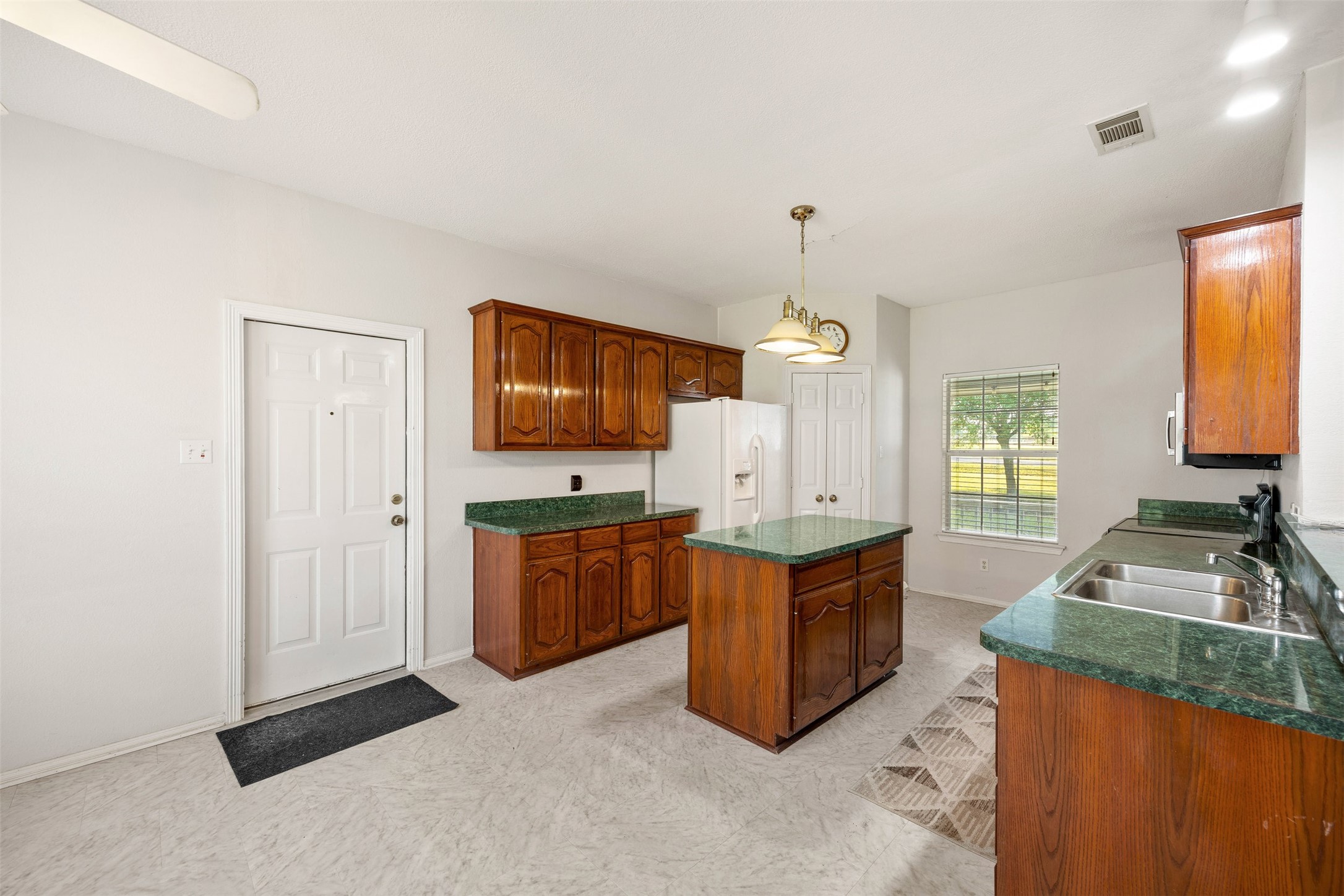 302 Blue Ribbon Road Waxahachie TX 75165