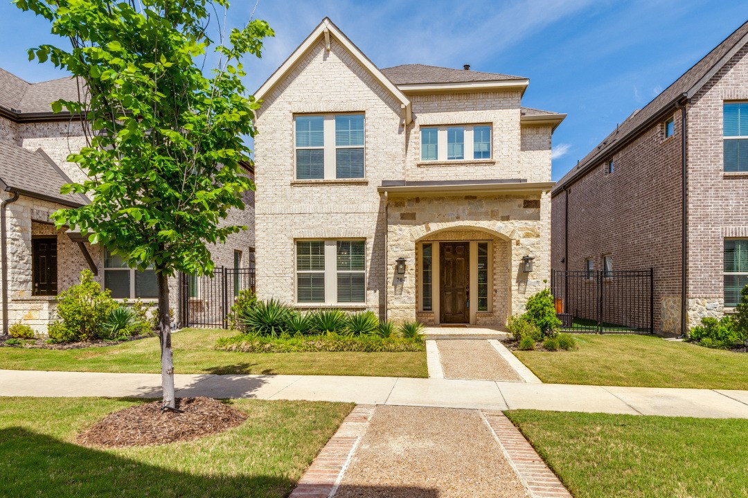 704 Yellow Warbler Way Arlington TX 76005