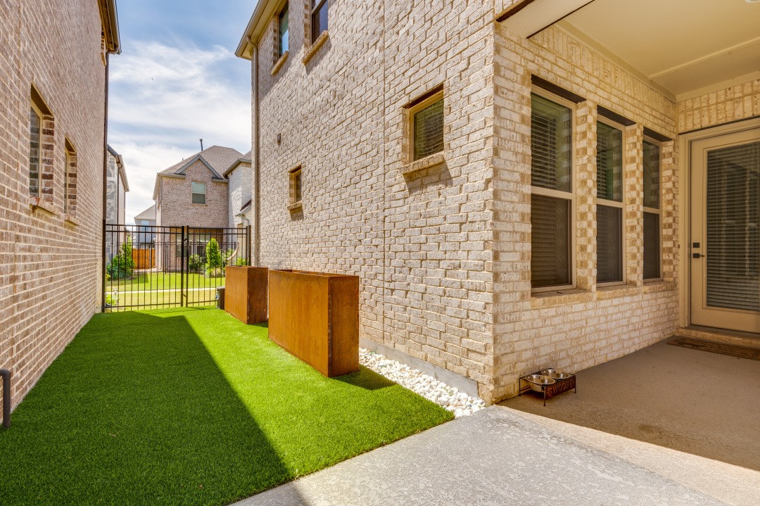 704 Yellow Warbler Way Arlington TX 76005