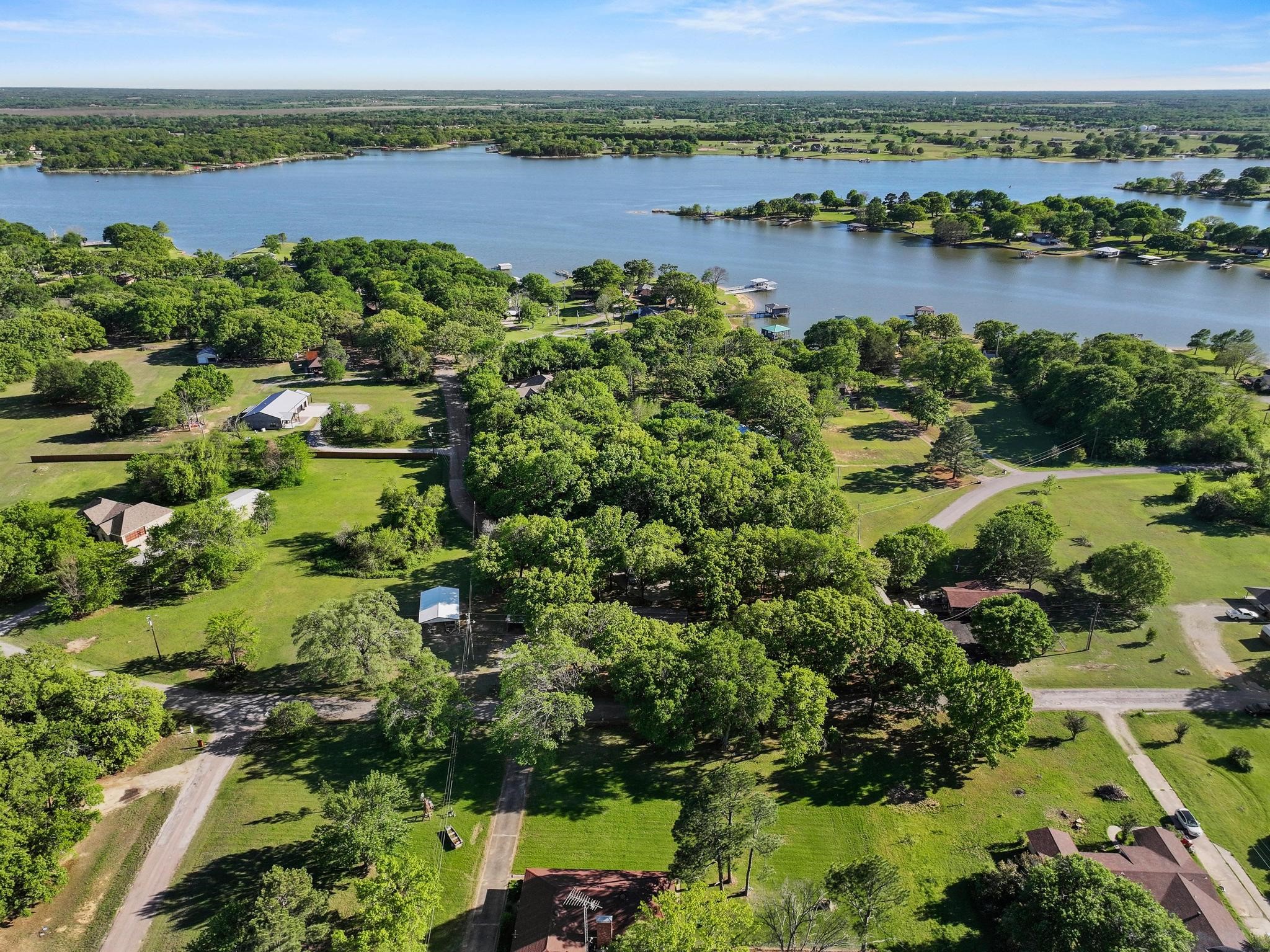 2415 N Shore Drive Bonham TX 75418