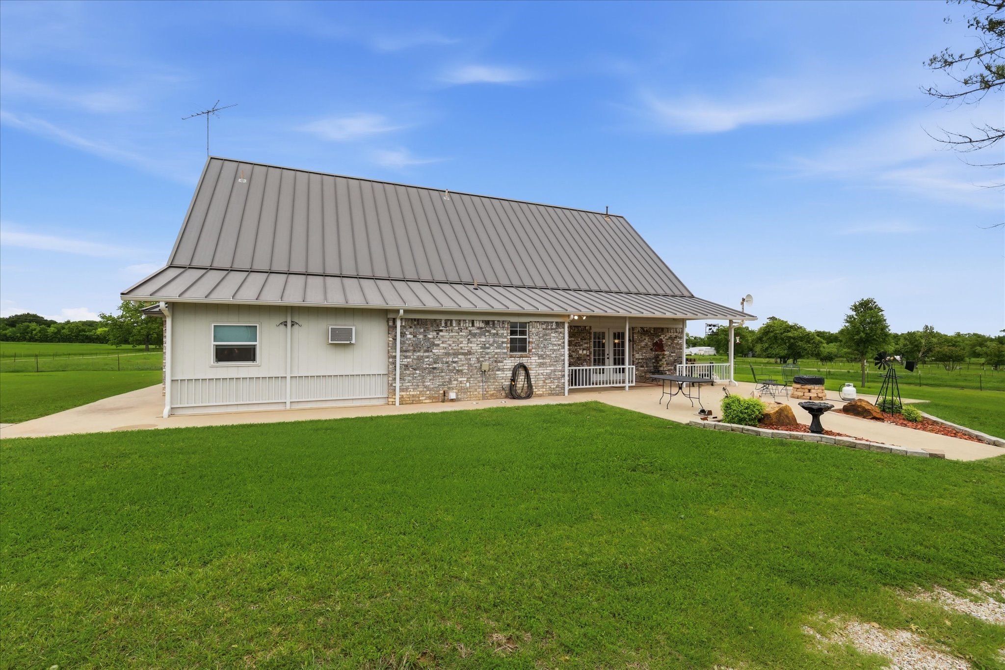421 County Road 3342 Paradise TX 76073