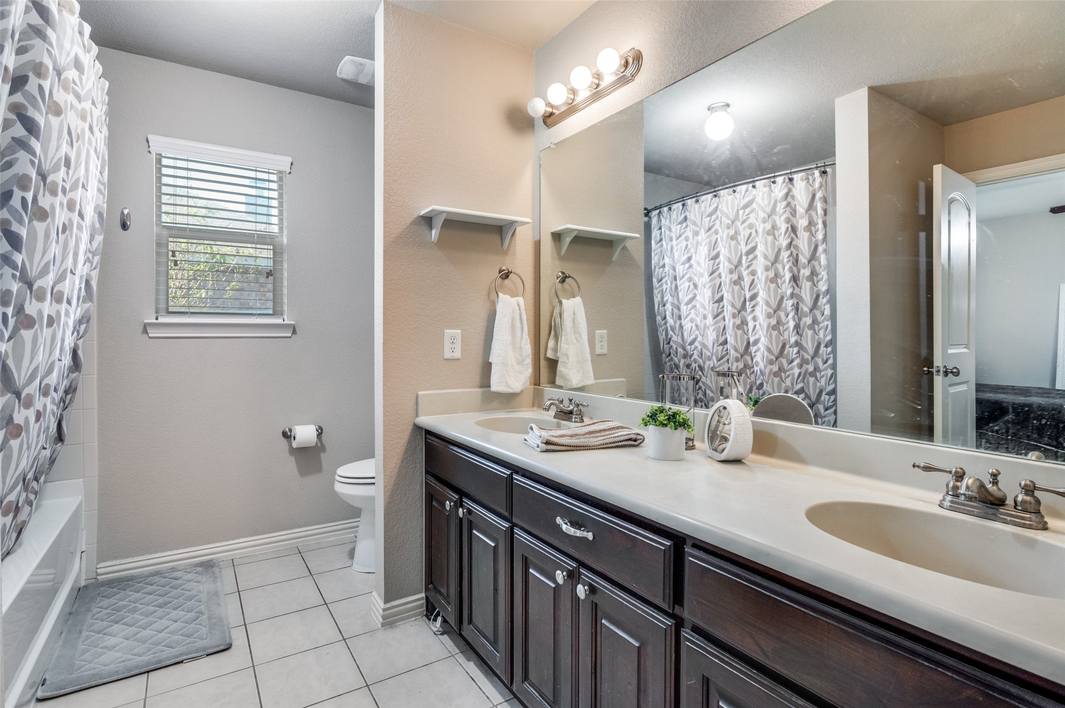 203 Commonwealth Circle Waxahachie TX 75165