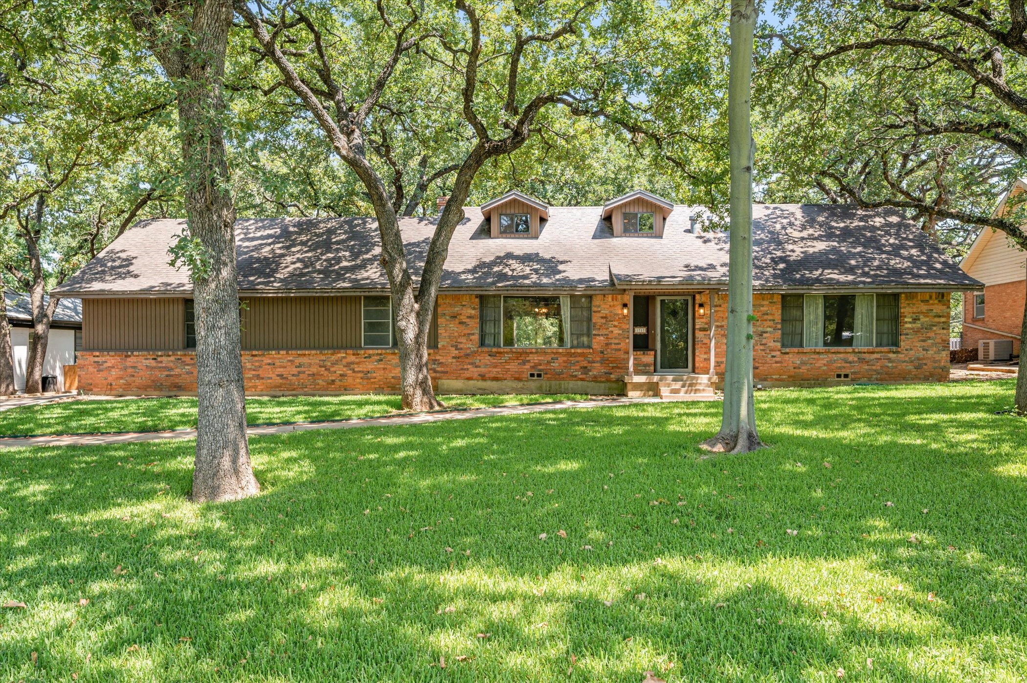 1717 Tierney Road Fort Worth TX 76112