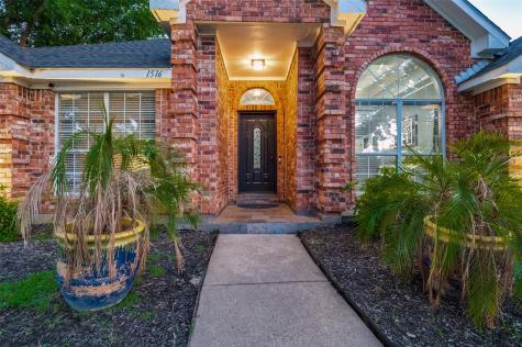 1516 Cripple Creek Court Desoto TX 75115