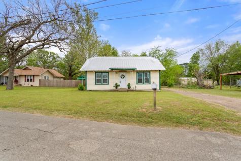 407 W Carnegie Street Winnsboro TX 75494