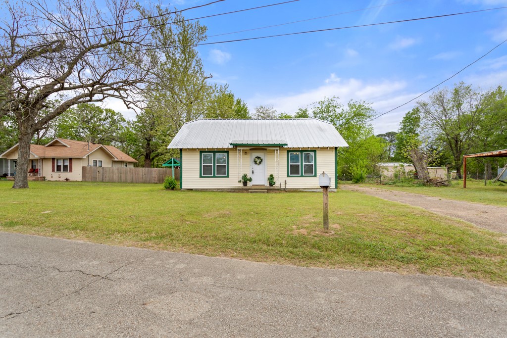 407 W Carnegie Street Winnsboro TX 75494
