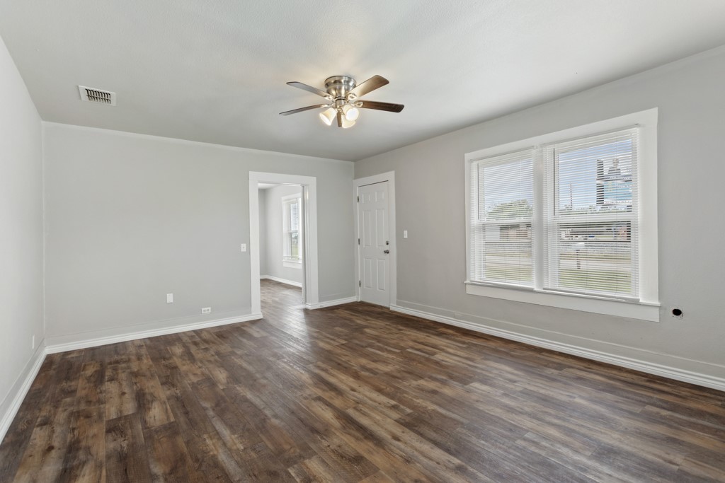 407 W Carnegie Street Winnsboro TX 75494