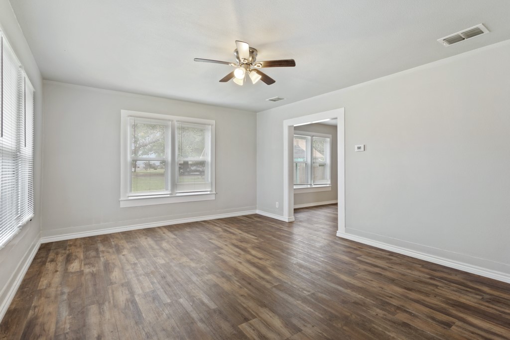 407 W Carnegie Street Winnsboro TX 75494
