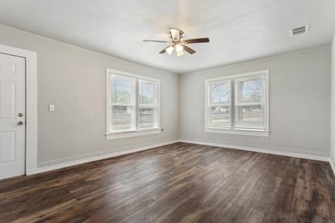 407 W Carnegie Street Winnsboro TX 75494