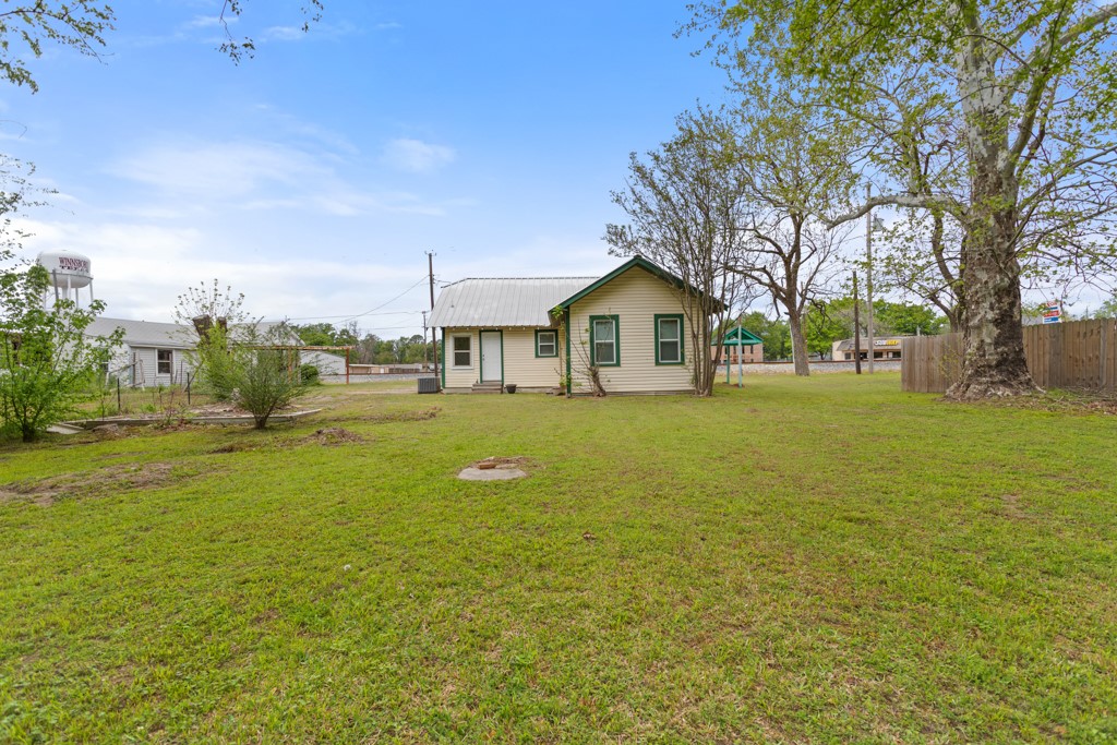 407 W Carnegie Street Winnsboro TX 75494