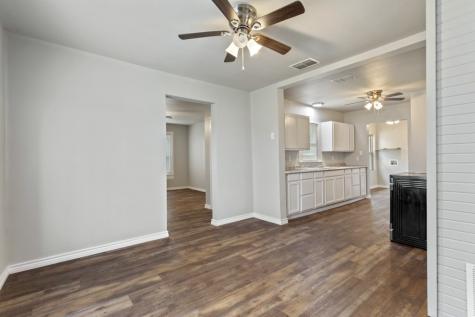 407 W Carnegie Street Winnsboro TX 75494