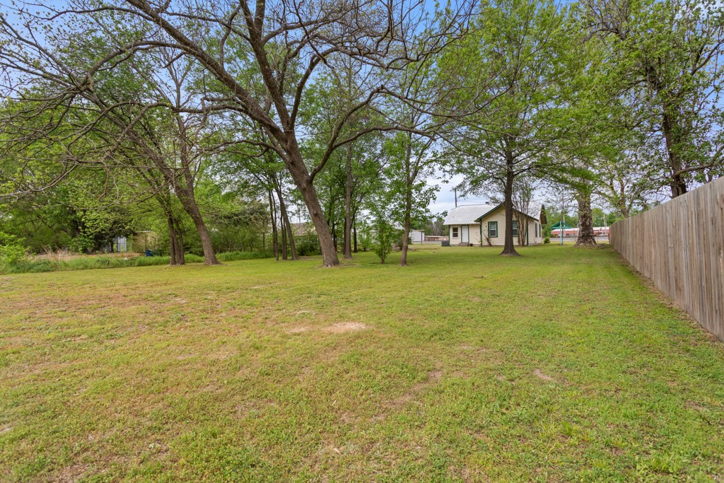 407 W Carnegie Street Winnsboro TX 75494