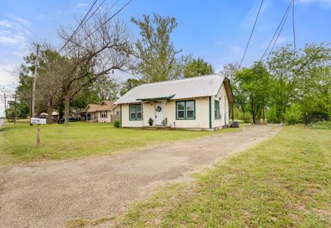 407 W Carnegie Street Winnsboro TX 75494