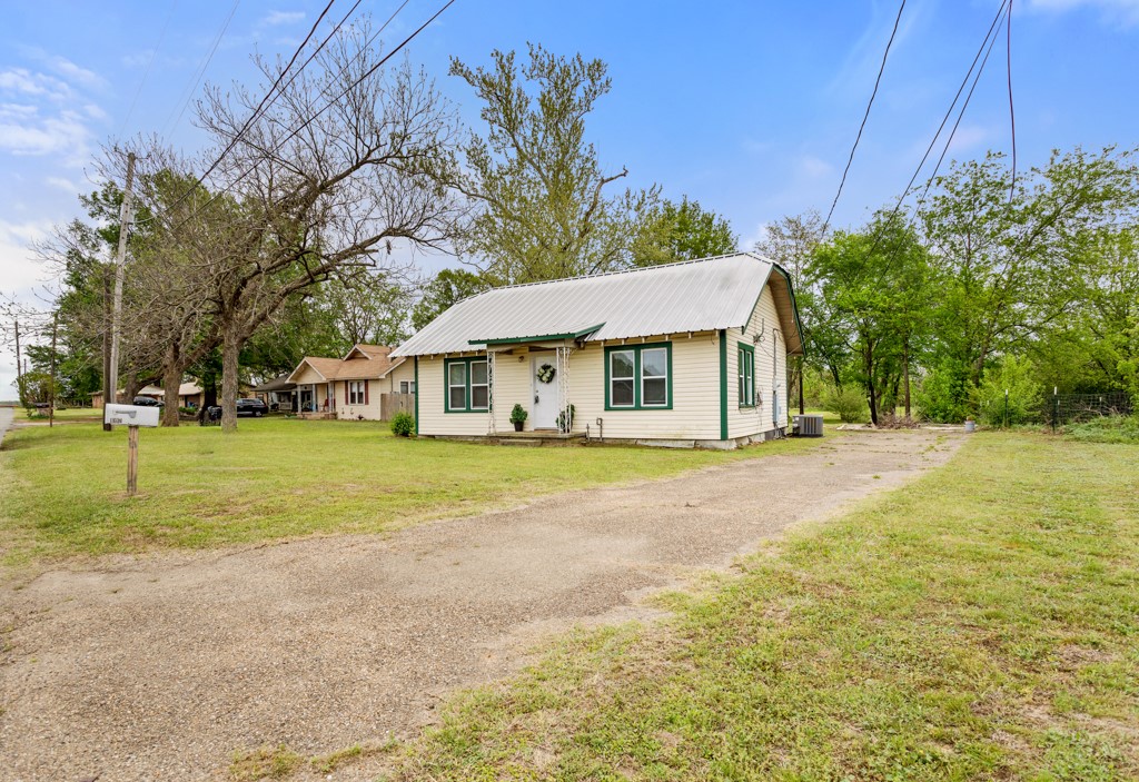 407 W Carnegie Street Winnsboro TX 75494