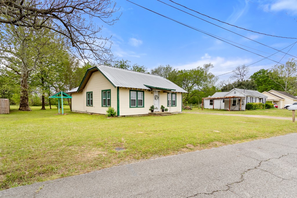 407 W Carnegie Street Winnsboro TX 75494