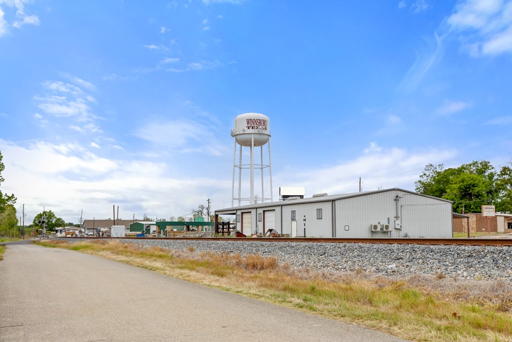 407 W Carnegie Street Winnsboro TX 75494