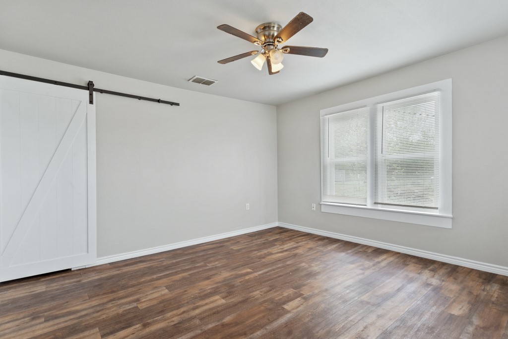 407 W Carnegie Street Winnsboro TX 75494