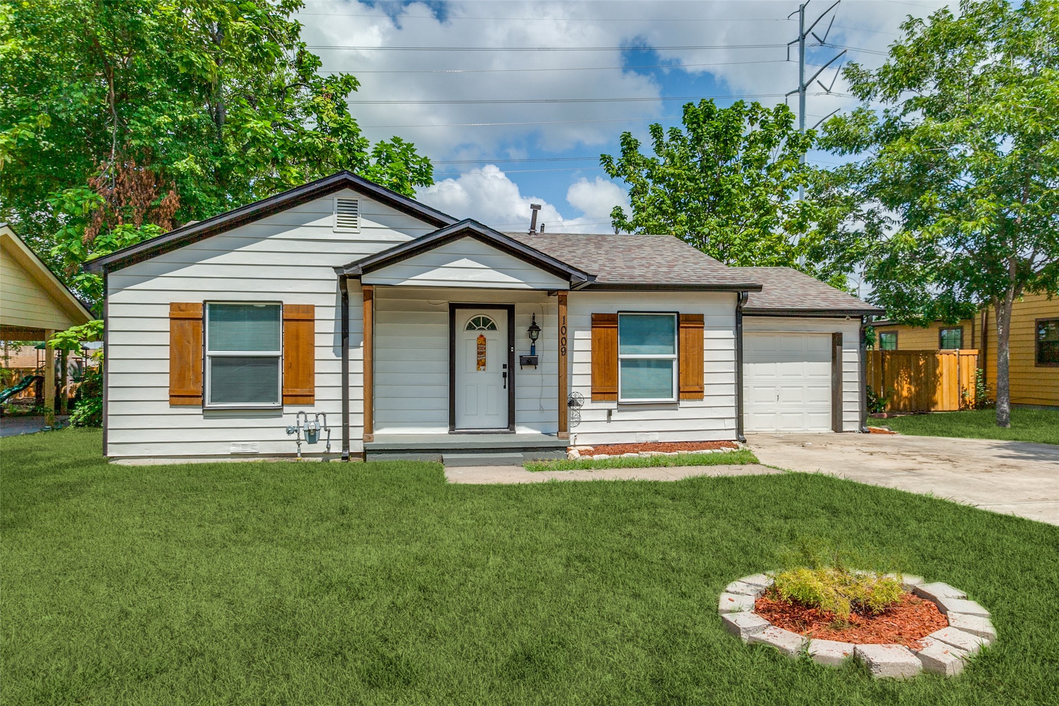1009 Edgefield Drive Garland TX 75040