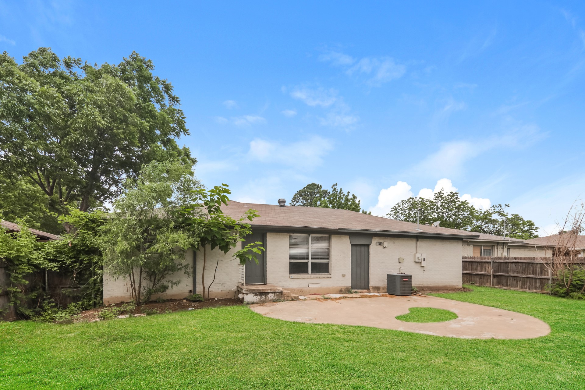 1718 Joan Drive Dallas TX 75217
