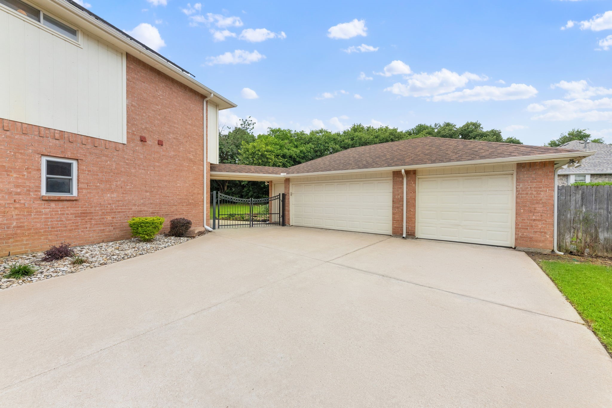 716 Mockingbird Court Crowley TX 76036