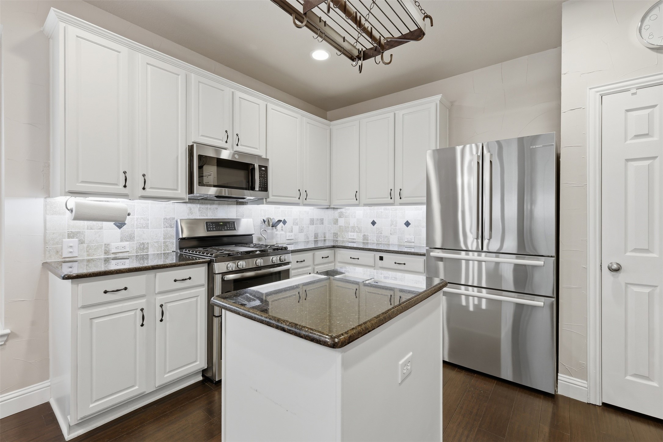 6974 Shoreview Grand Prairie TX 75054