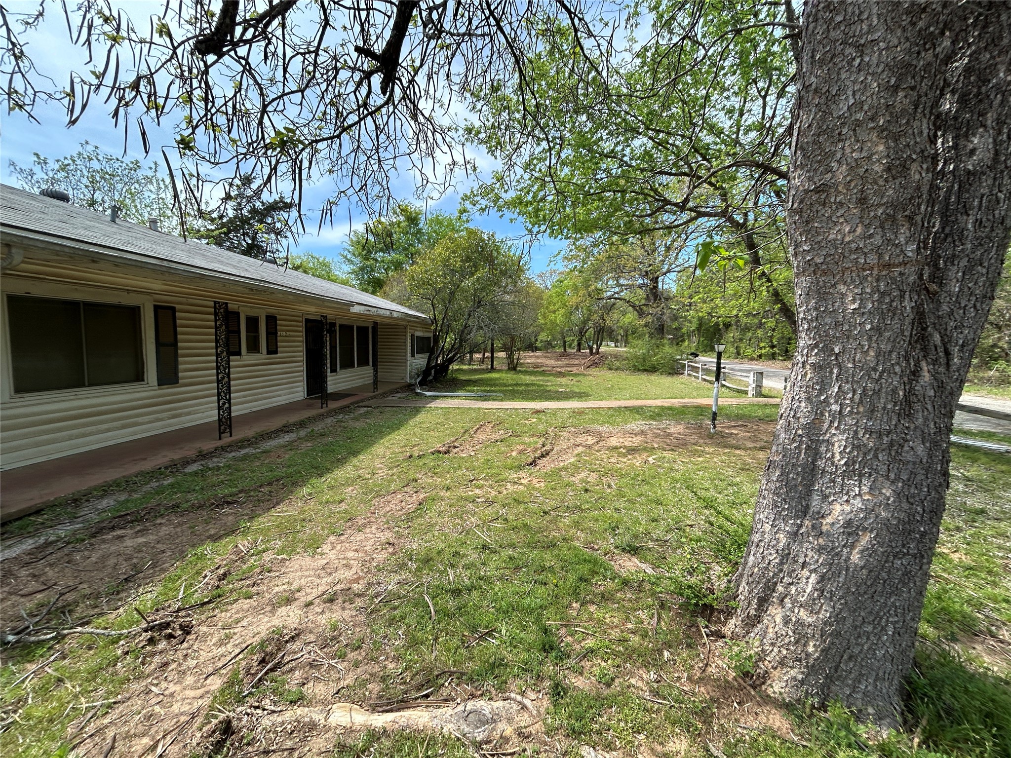 2112 Peterson Denison TX 75020