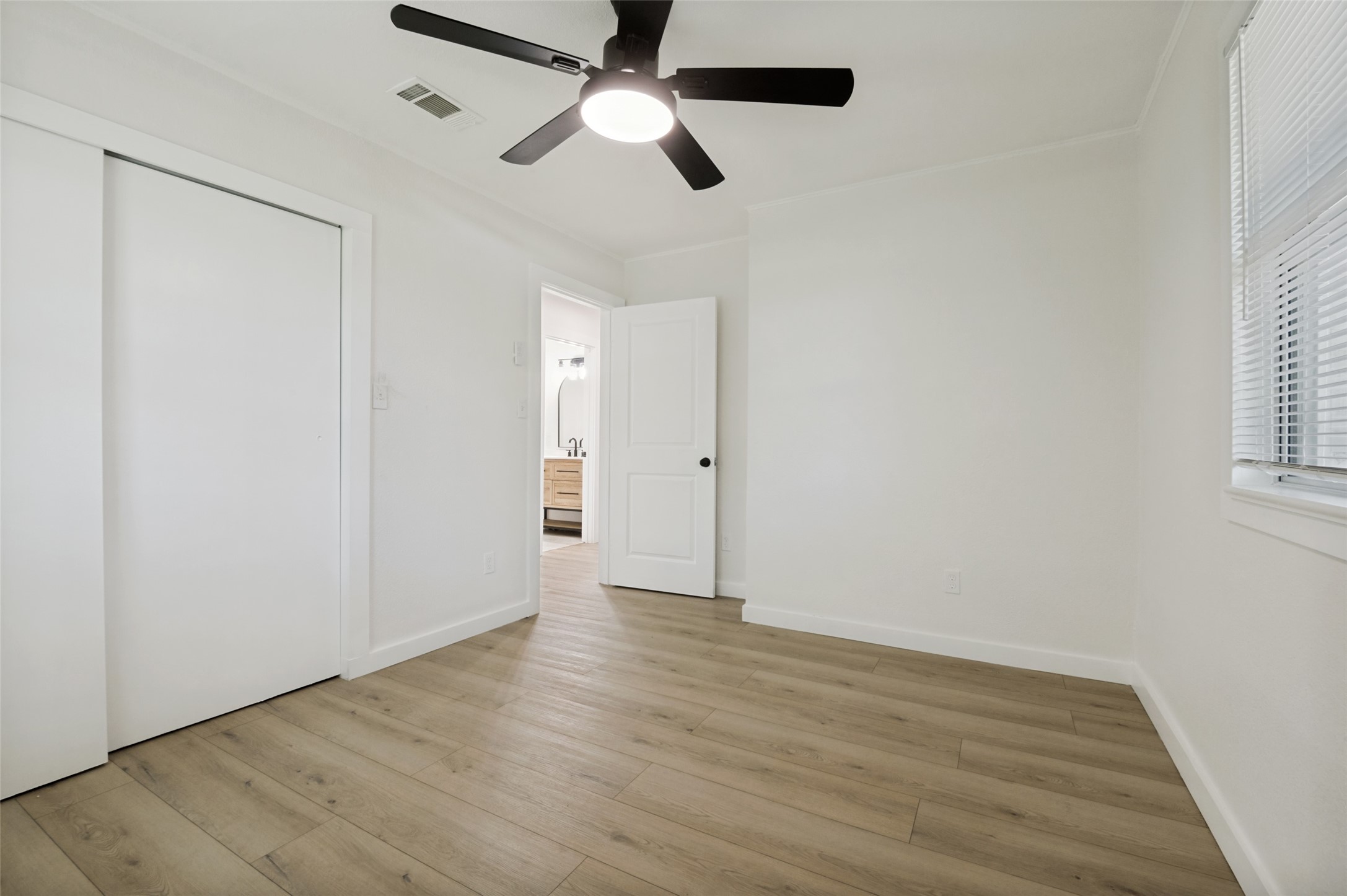 2122 Marilyn Lane Arlington TX 76010
