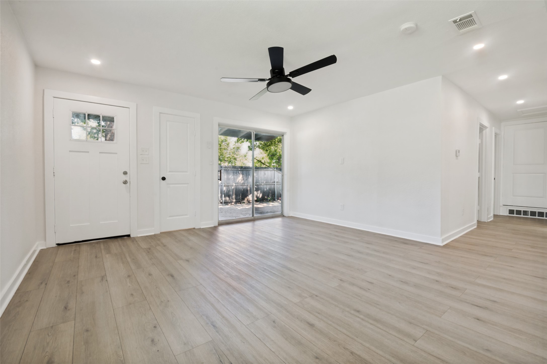 2122 Marilyn Lane Arlington TX 76010