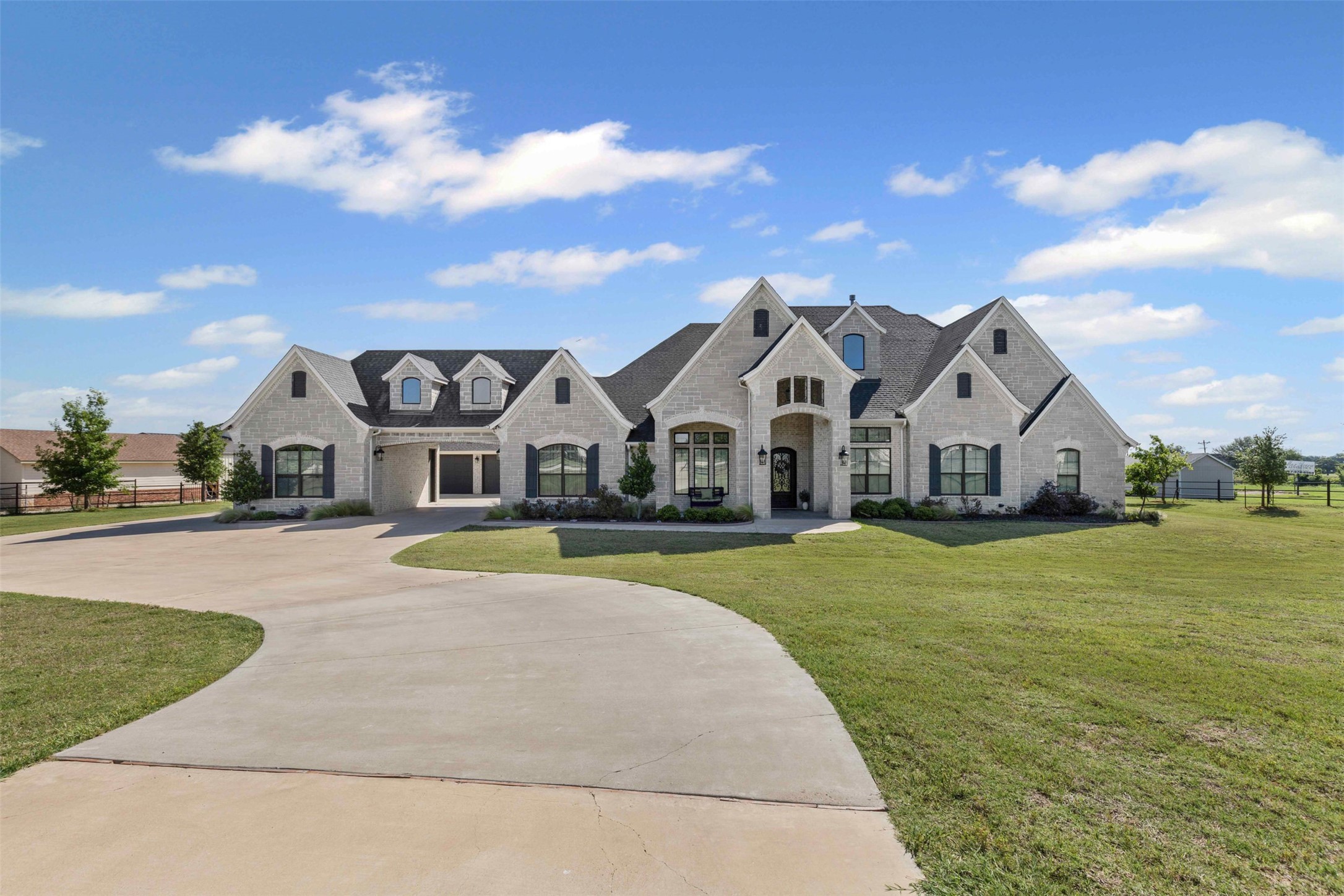 2201 Summerlin Court Granbury TX 76048