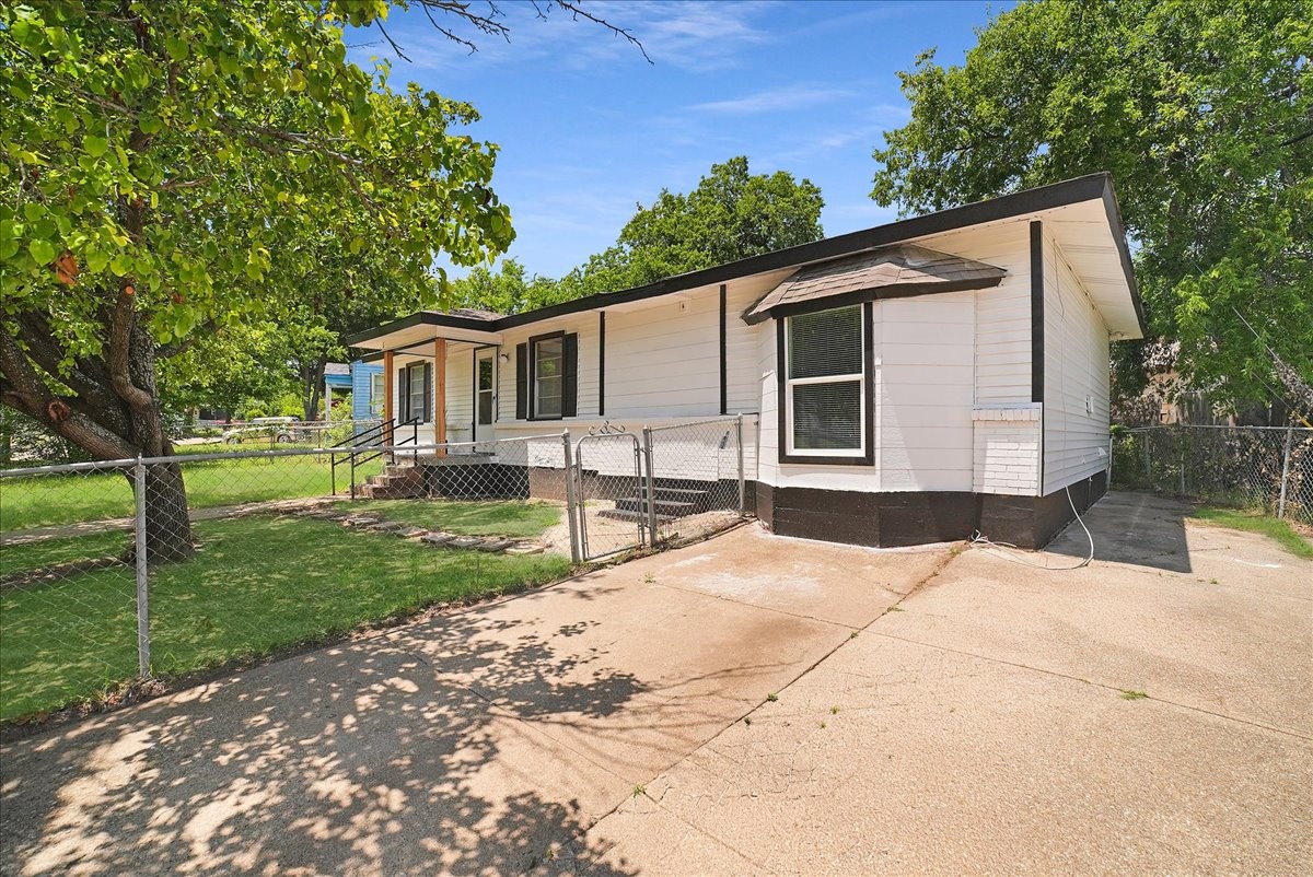 2347 Village Way Dallas TX 75216