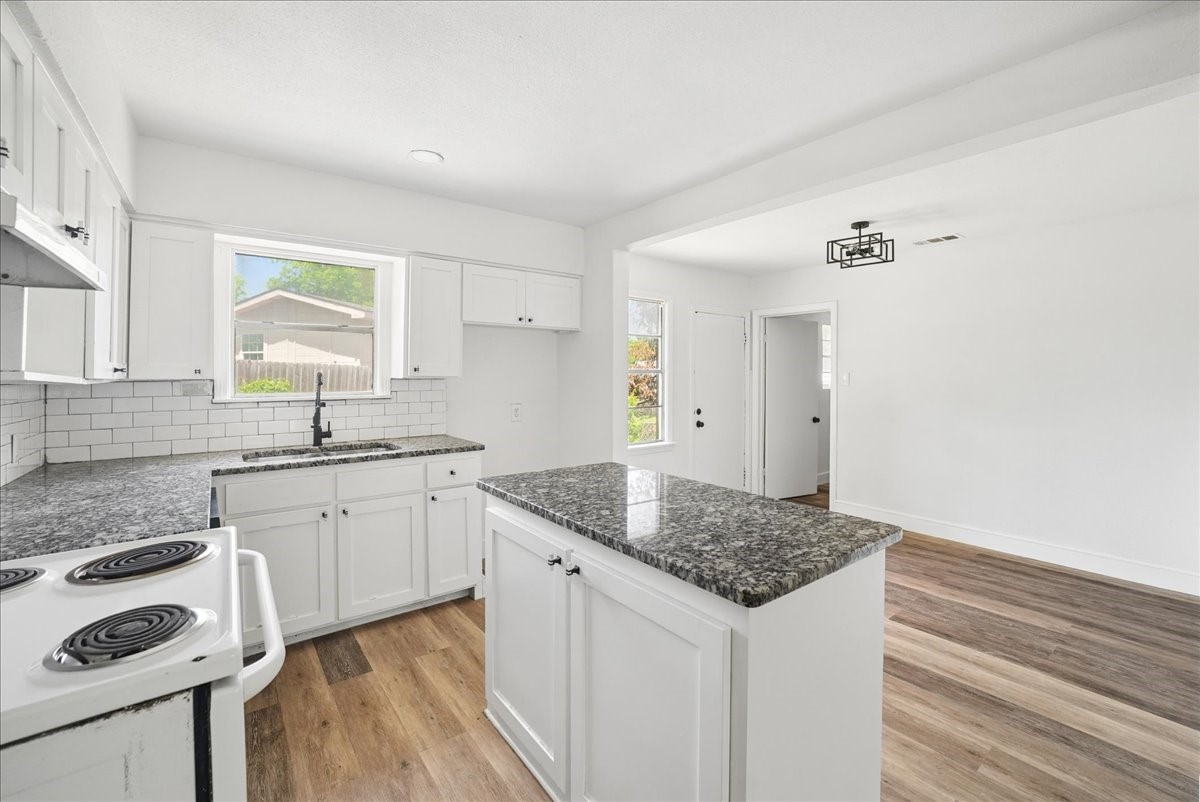 2347 Village Way Dallas TX 75216