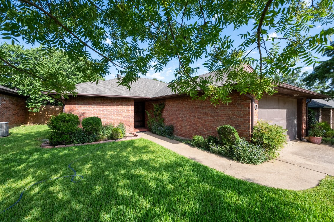 10 Preston Trail Court Pantego TX 76013