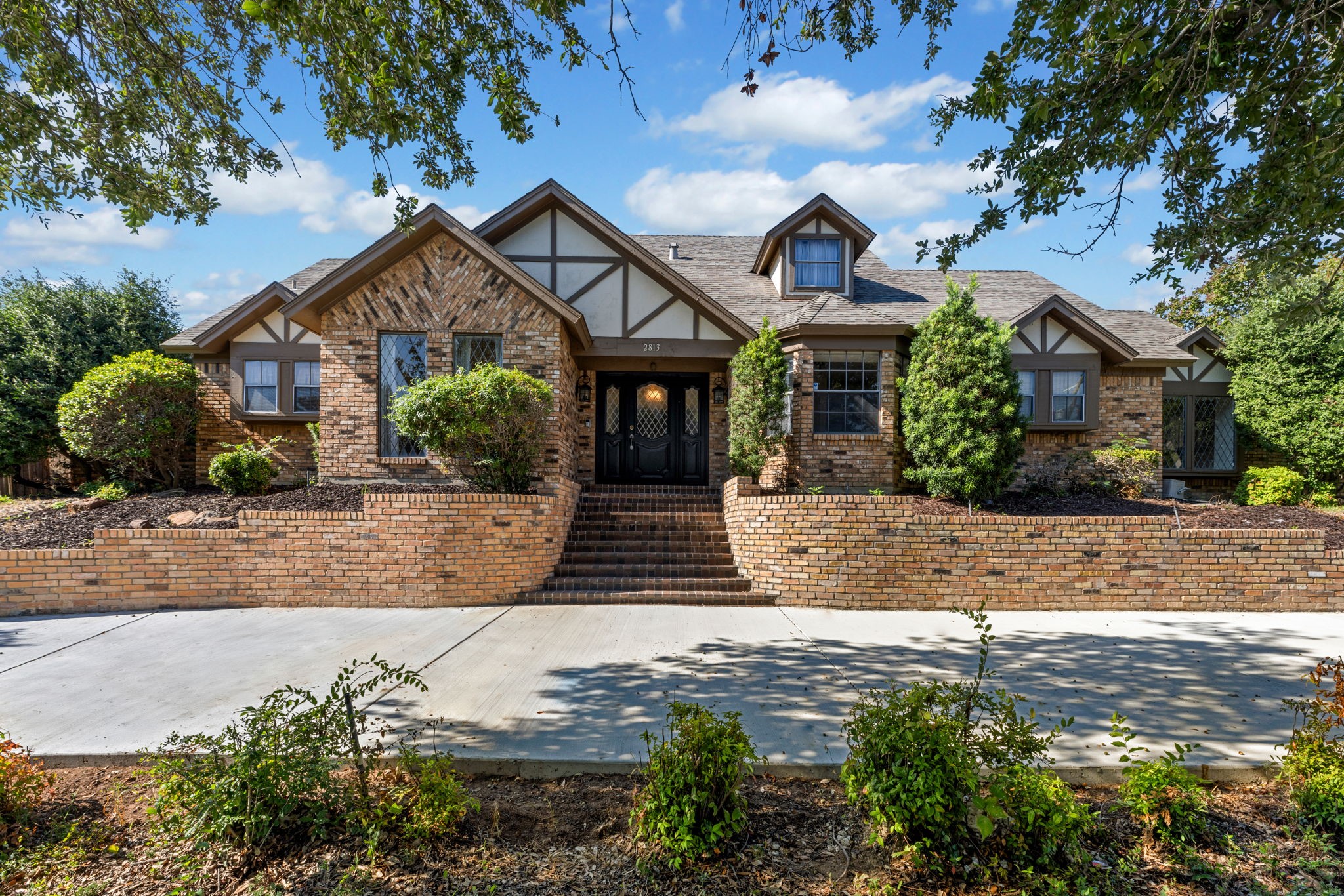 2813 S Country Club Road Garland TX 75043