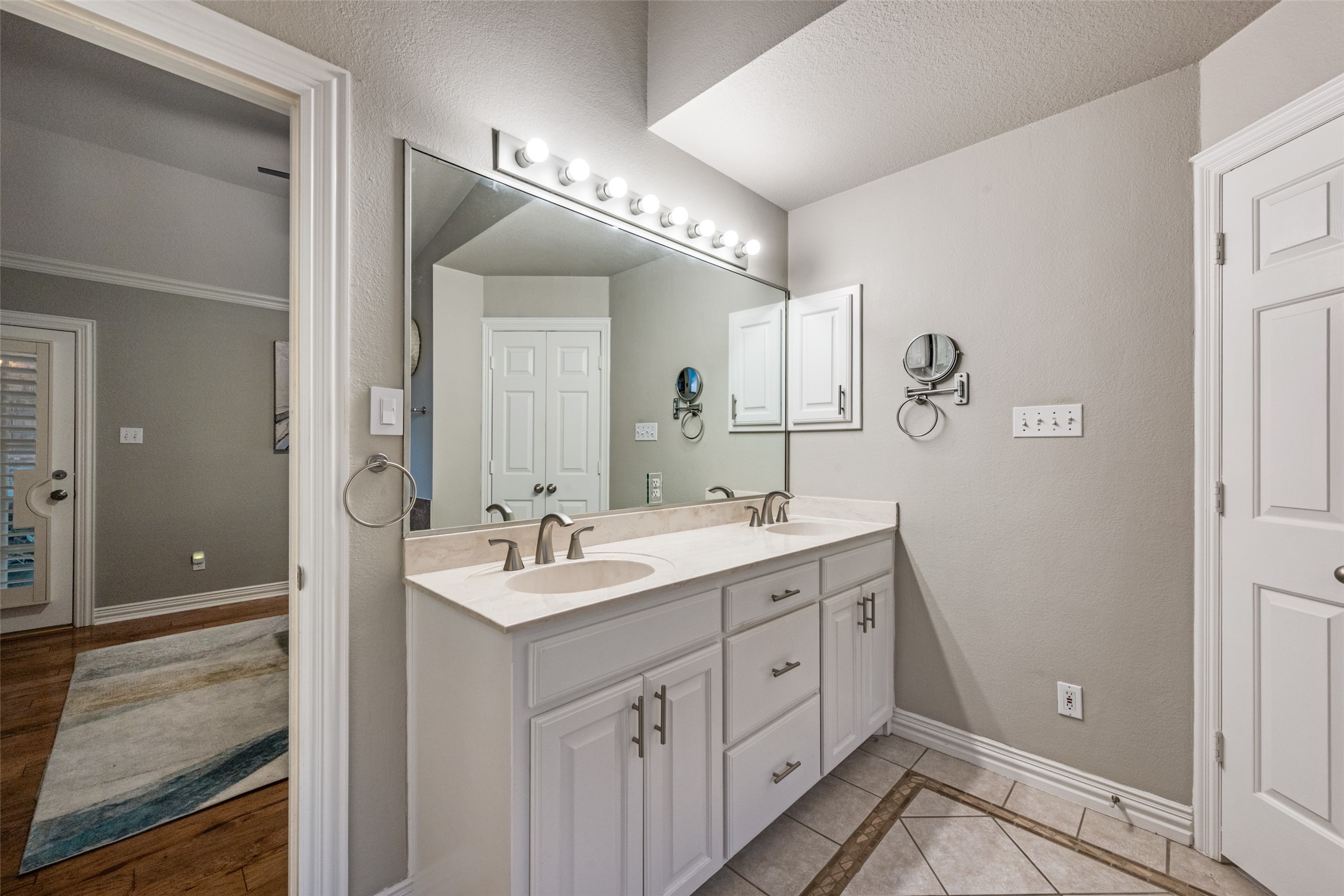 2720 Holly Brook Court Bedford TX 76021