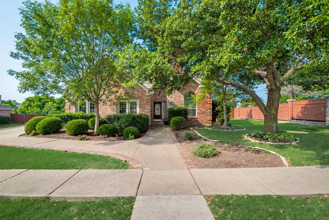 400 Twin Knoll Drive Mckinney TX 75071