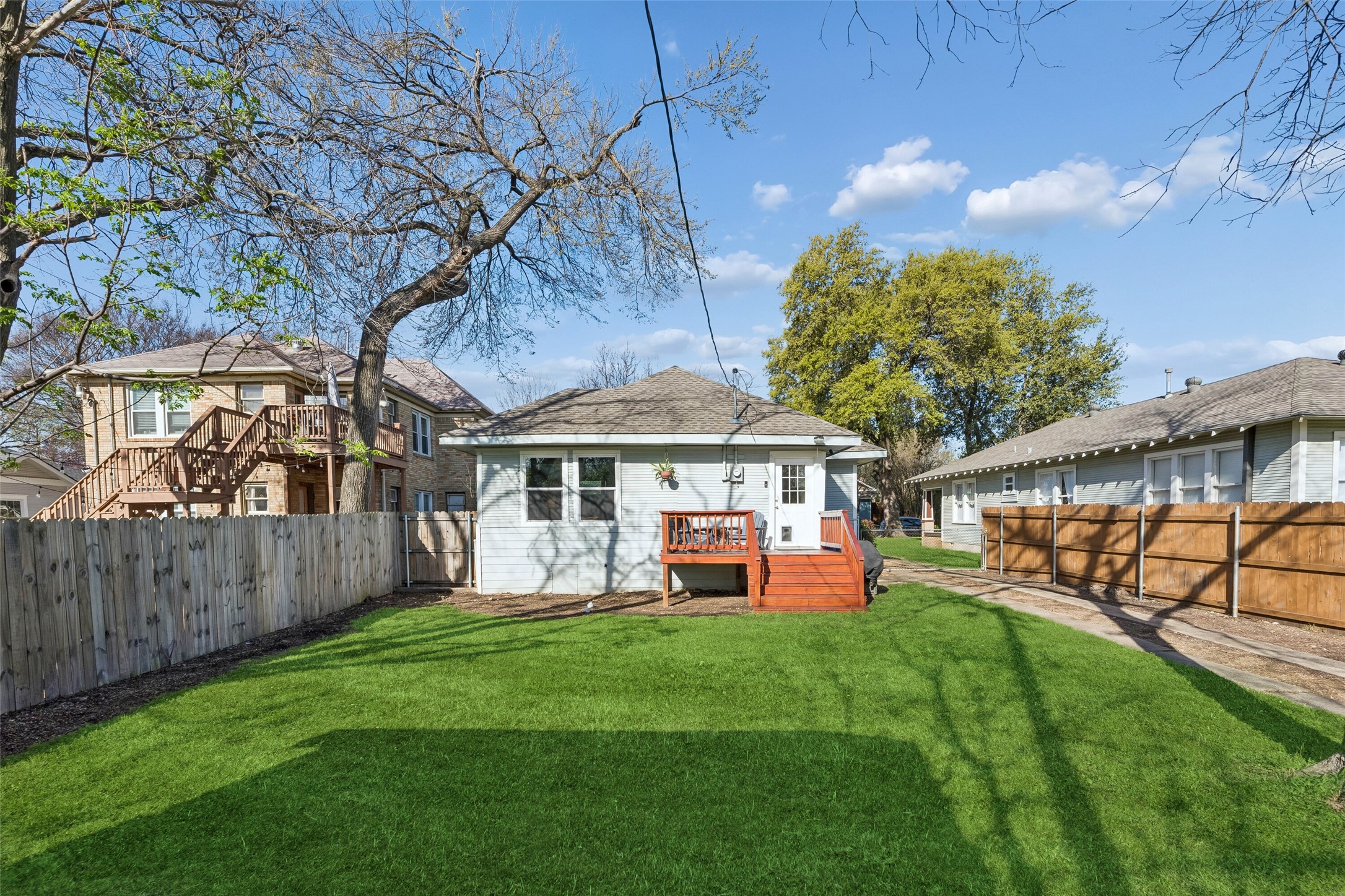 728 N Winnetka Avenue Dallas TX 75208