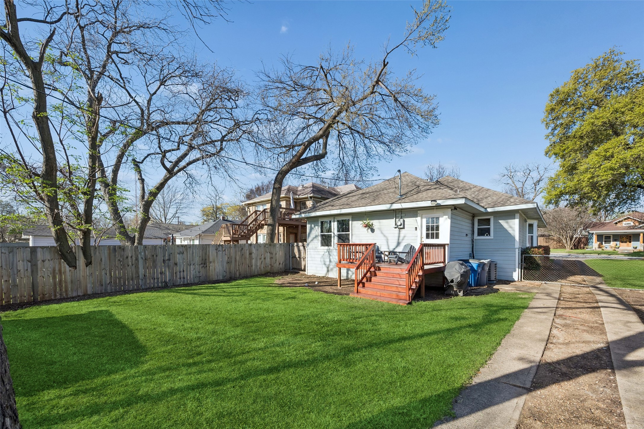 728 N Winnetka Avenue Dallas TX 75208